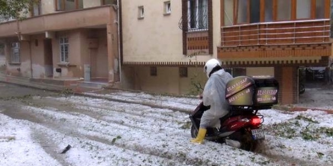 Üsküdar'da sürücülerin dolu biriken yolda zor anları