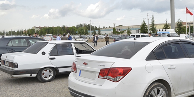 İkinci el araç piyasasının merkezi: Açık oto pazar