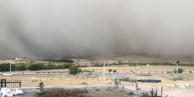 Meteorolojiden 5 il için kuvvetli rüzgar ve fırtına uyarısı