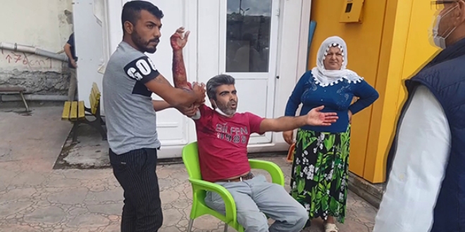 'Neden bana bunu yaptın' dedi, ekmek bıçağı ile saldırarak yaraladı