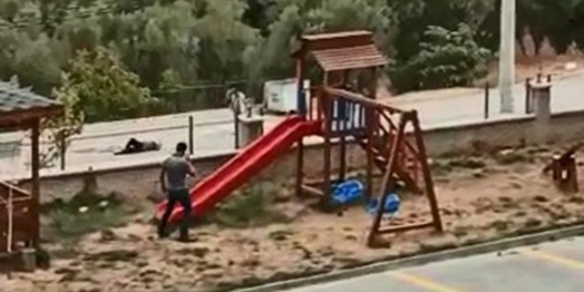 Eşine sokak ortasında kurşun yağdıran zanlı kendi kafasına da sıktı