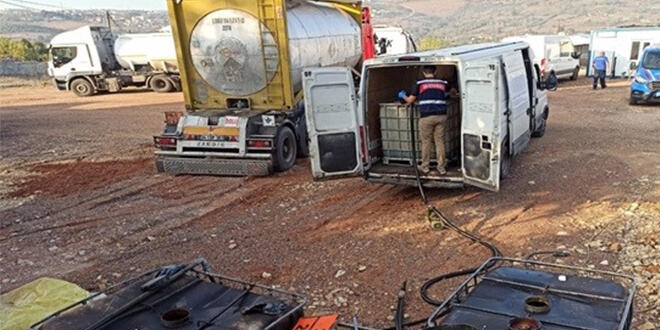 Akaryakıt tankerlerinden yakıt çalarken suçüstü yakalandılar