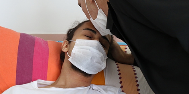 Genç doktoru öldüresiye dövdüler