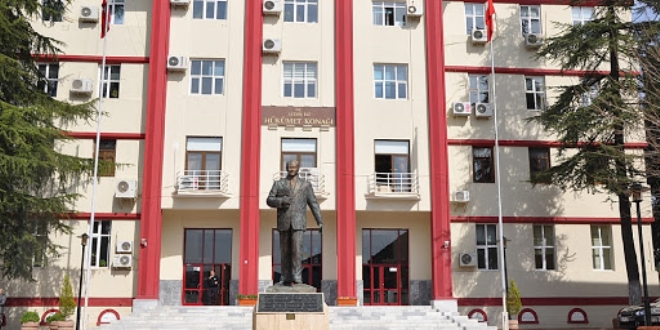 Valilik tuvaletinde ölü bulundu