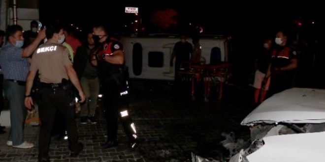 Ambulansla hafif ticari araç çarpıştı 6 kişi yaralandı