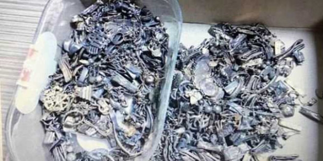 Sınırdan ayakkabılarına gizlediği 2 kilo altınla geçmeye çalıştı
