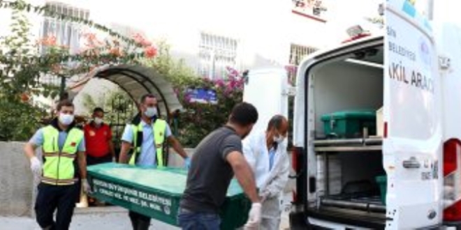 Yangn merdiveninde iki ocuunun gzleri nnde ldrlm