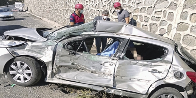 Zonguldak'ta kamyon ile otomobil arpt: 1 l