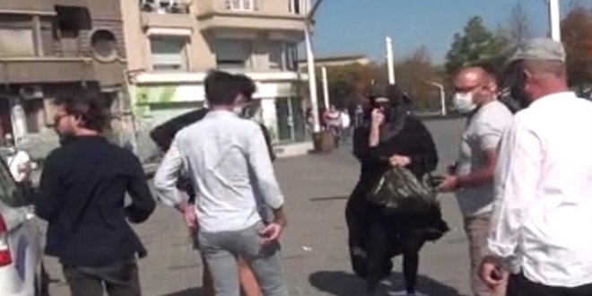 Taksim'de çarşaflı erkek paniği! Kıskıvrak yakalandılar