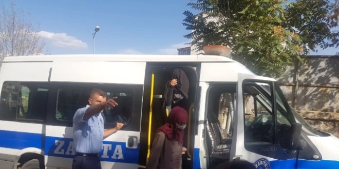 Bingöl'de yakalanan 6 dilenci il dışına gönderildi