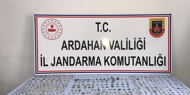 Kargo aracında gizlenmiş tarihi eserler ele geçirildi