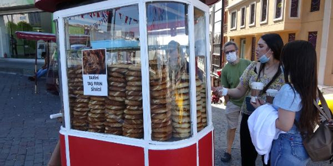 Taksim'de sembol olan simit tezgahları kaldırılıyor