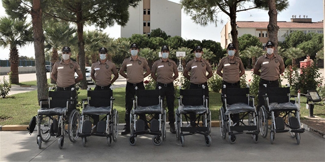 Bekçiler, 6 engelliye tekerlekli sandalye bağışladı