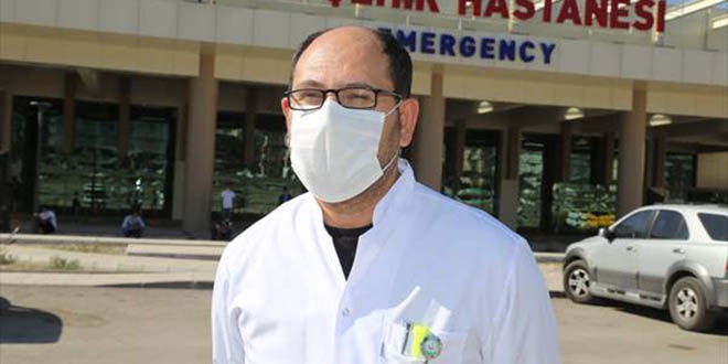 Virüsü yenip görevine dönen doktor hastalara nefes oluyor