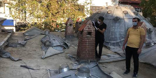 600 yıllık tarihi hamamın kubbe kurşunları çalındı