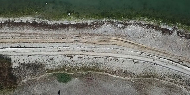 Gölün suyu çekildi; 1500 yıllık baraj hattı ortaya çıktı