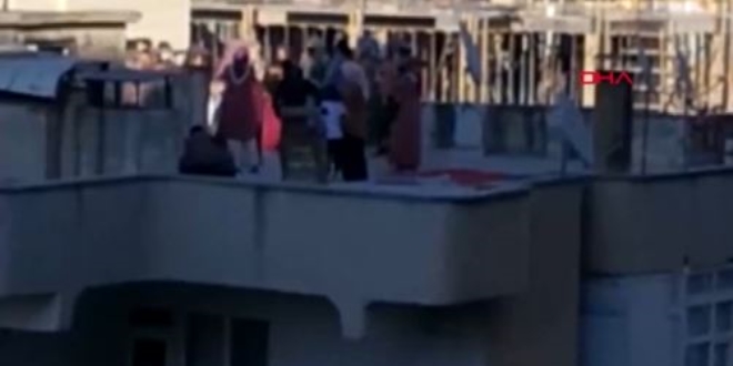 Şanlıurfa'da apartman çatısında halaya ceza