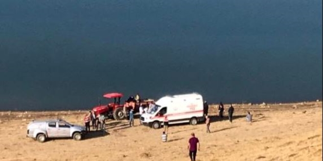 Serinlemek için girdiği Murat Nehri'nde boğuldu