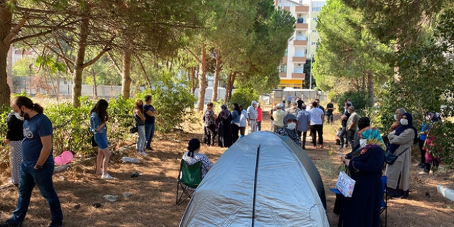 Maltepe'de evleri yapılmayan ailelerden çadırlı eylem