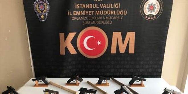 Esenyurt'ta 5 taksi durağına operasyon: 22 kişi gözaltına alındı