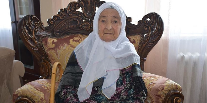 Bedriye Nine 98 yaşında Kovid-19'u yenerek yaşama tutundu