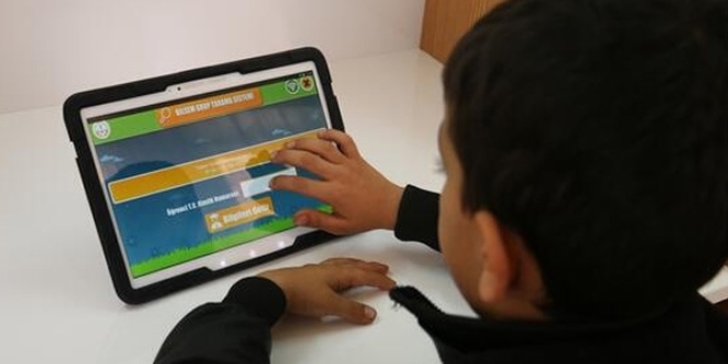'500 bin öğrencimize ücretsiz tablet bilgisayar vereceğiz'