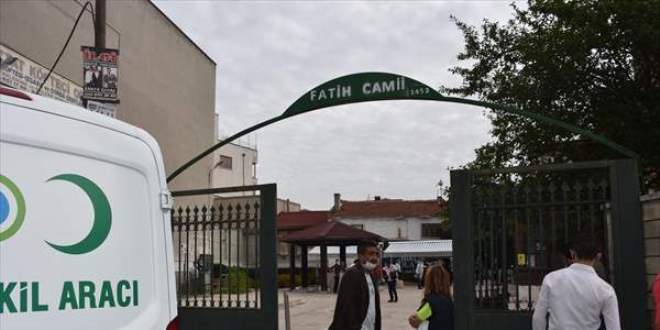 Tekirdağ'da bir kişi cami bahçesinde bıçakla öldürülmüş halde bulundu