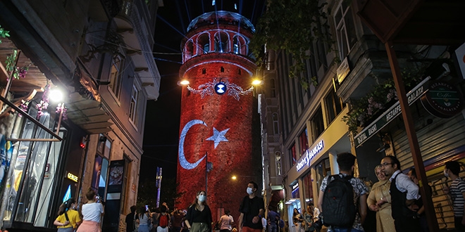 İstanbul'un simgelerinden 'Galata Kulesi' ziyarete açıldı