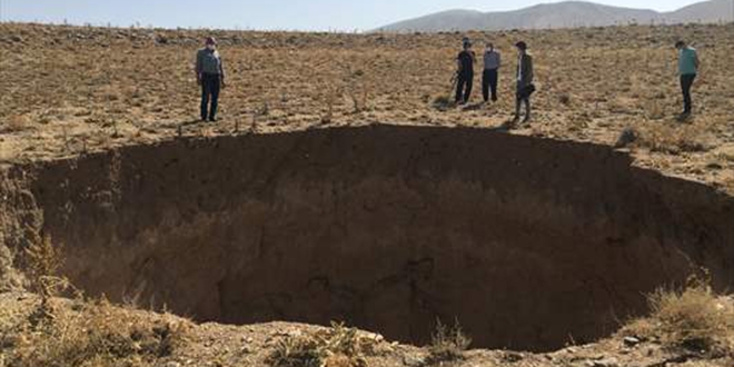 Konya'da 30 metre çapında 20 metre derinliğinde obruk oluştu