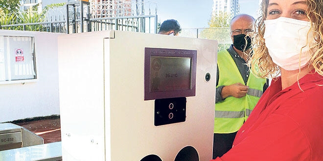 Öğretmenlerden 'ateş ölçer turnike'