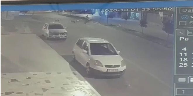 Sokak köpeklerinden kaçarken başını çarpıp öldü