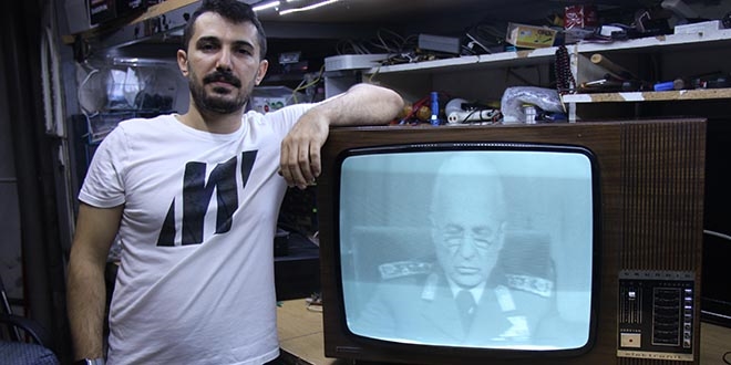 60 yıllık televizyonu tamir etti, 15 bin TL'ye satılığa çıkardı