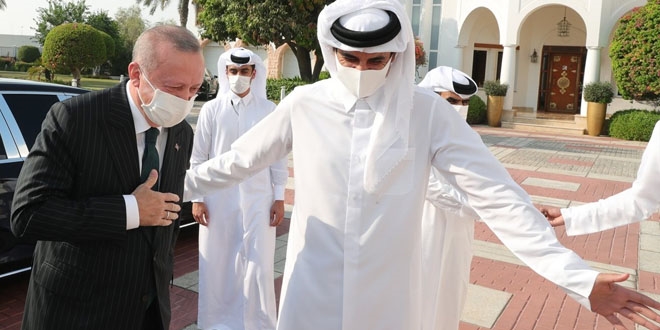Erdoğan, Katar Emiri'nin önünde eğildi mi?