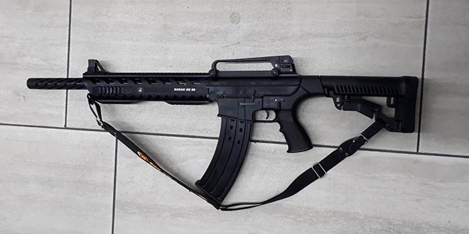 Eiyle tartp rastgele ate at, 2'si ocuk 3 kii yaraland