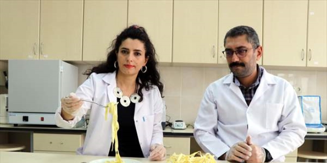 Balık eti ve kılçığını makarnayla birleştirdiler