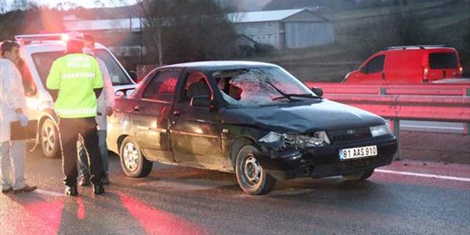 Köpekten kaçarken otomobilin çarptığı çocuk öldü