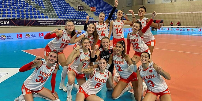 17 Yaş Altı Kız Milli Voleybol Takımı ikinci oldu