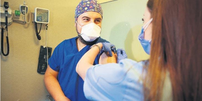 Gönüllüler aşılanıyor