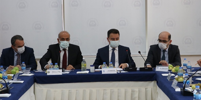 Babacan, Diyarbakır'da kayyum atamalarını kınadı