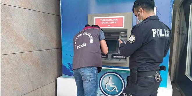 Para çekemeyince ATM'yi kırdı