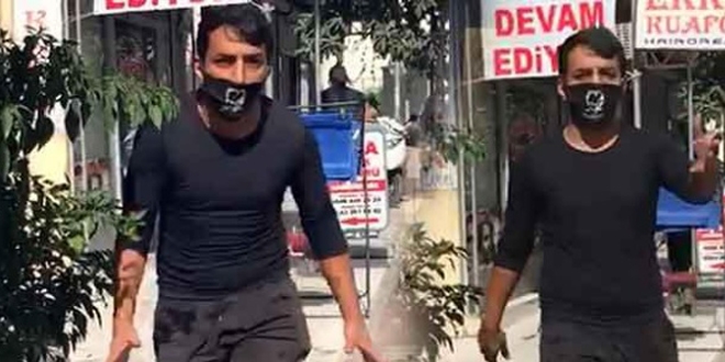 Seyyar satıcı, kadın zabıtaya saldırdı!