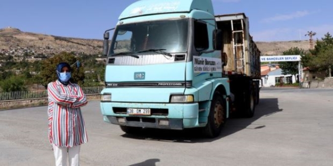 Ağır vasıta öğreticisi Özlem'in 10 parmağında 10 marifet