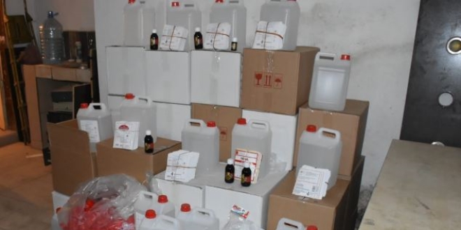 İzmir'de 5 ton etil alkol ele geçirildi