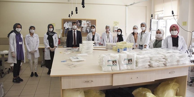 Meslek lisesi maske ve dezenfektan üretimini 5'e katladı