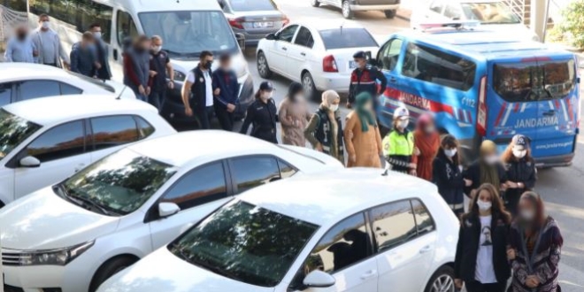 FETÖ'den gözaltına alınan 21 kişiden 11'i tutuklandı