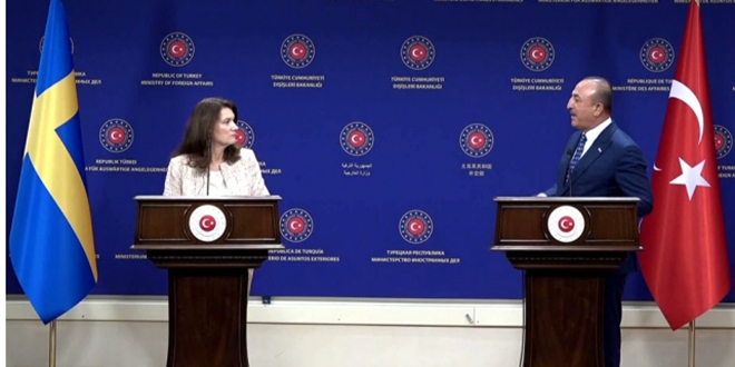 Çavuşoğlu'ndan İsveçli bakana canlı yayında tepki!