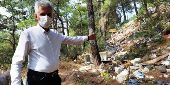 Ormana çöp atılmasına muhtardan tepki