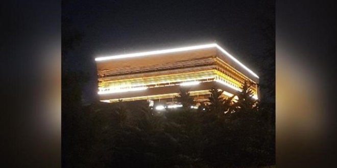 AYM Üyesi Yıldırım'ın 'Işıklar yanıyor' paylaşımına tepki