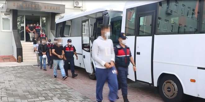 Sahte içki çetesine şafak baskını