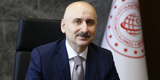 Bakan'dan EBA yorumu... 2 şeritli yolu 10 şerit gibi kullanamazsınız